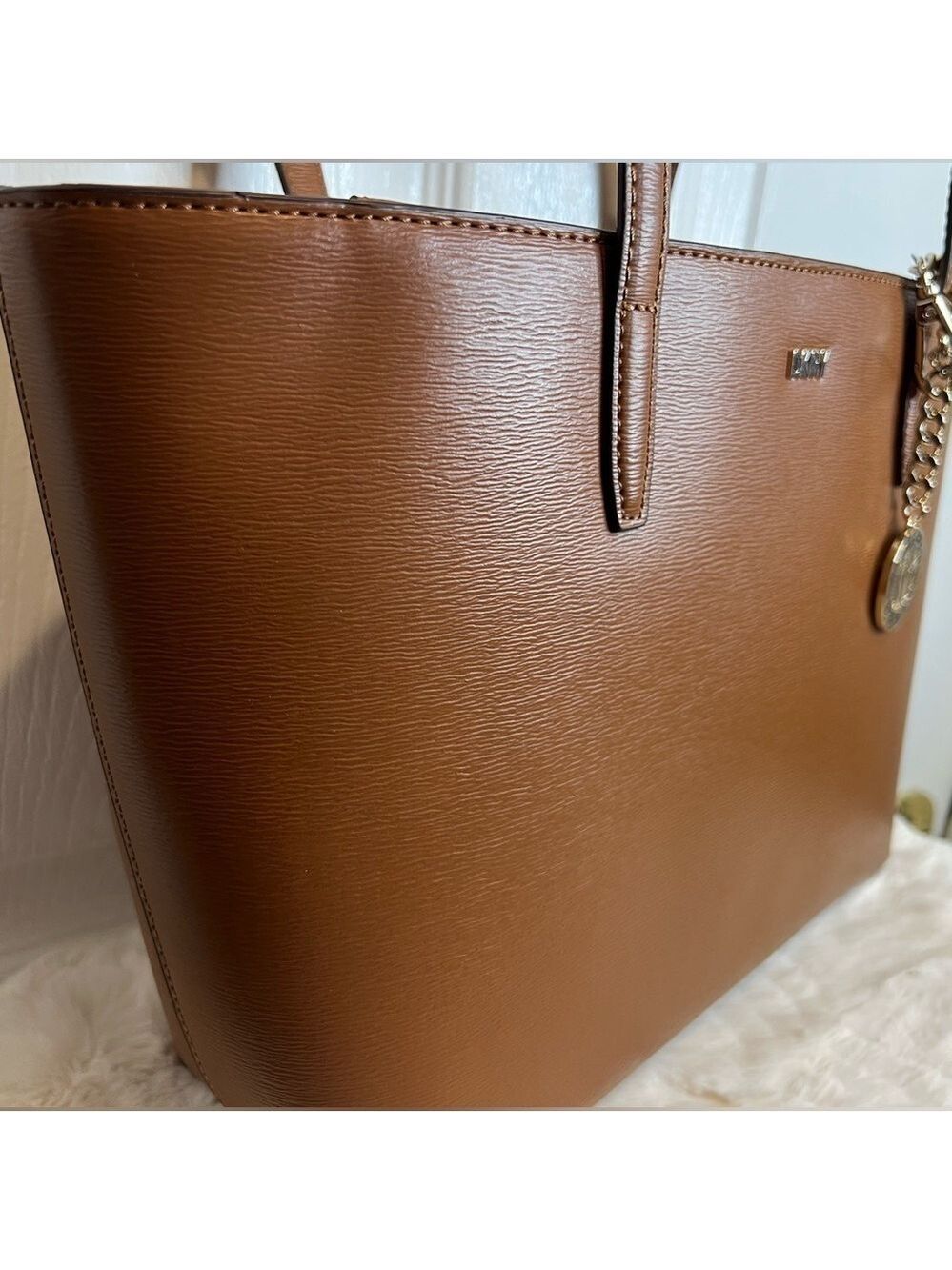 DKNY BRYANT MEDIUM TOTE - Picture 4 of 15